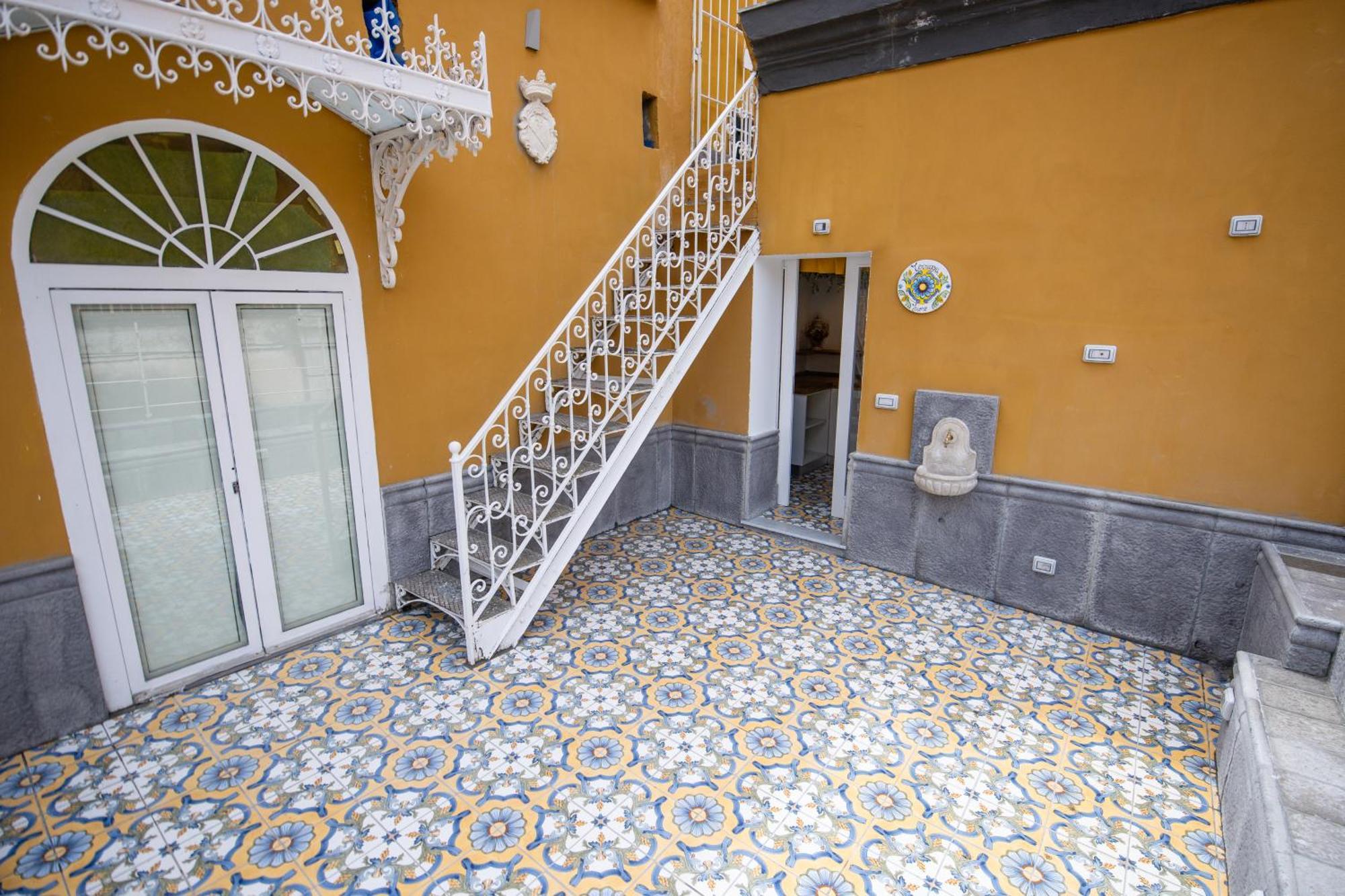 Guest house Leone D'autore - Rooftop Centro Storico Naples